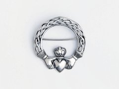 Brosa argint simbol celtic rotund Claddagh